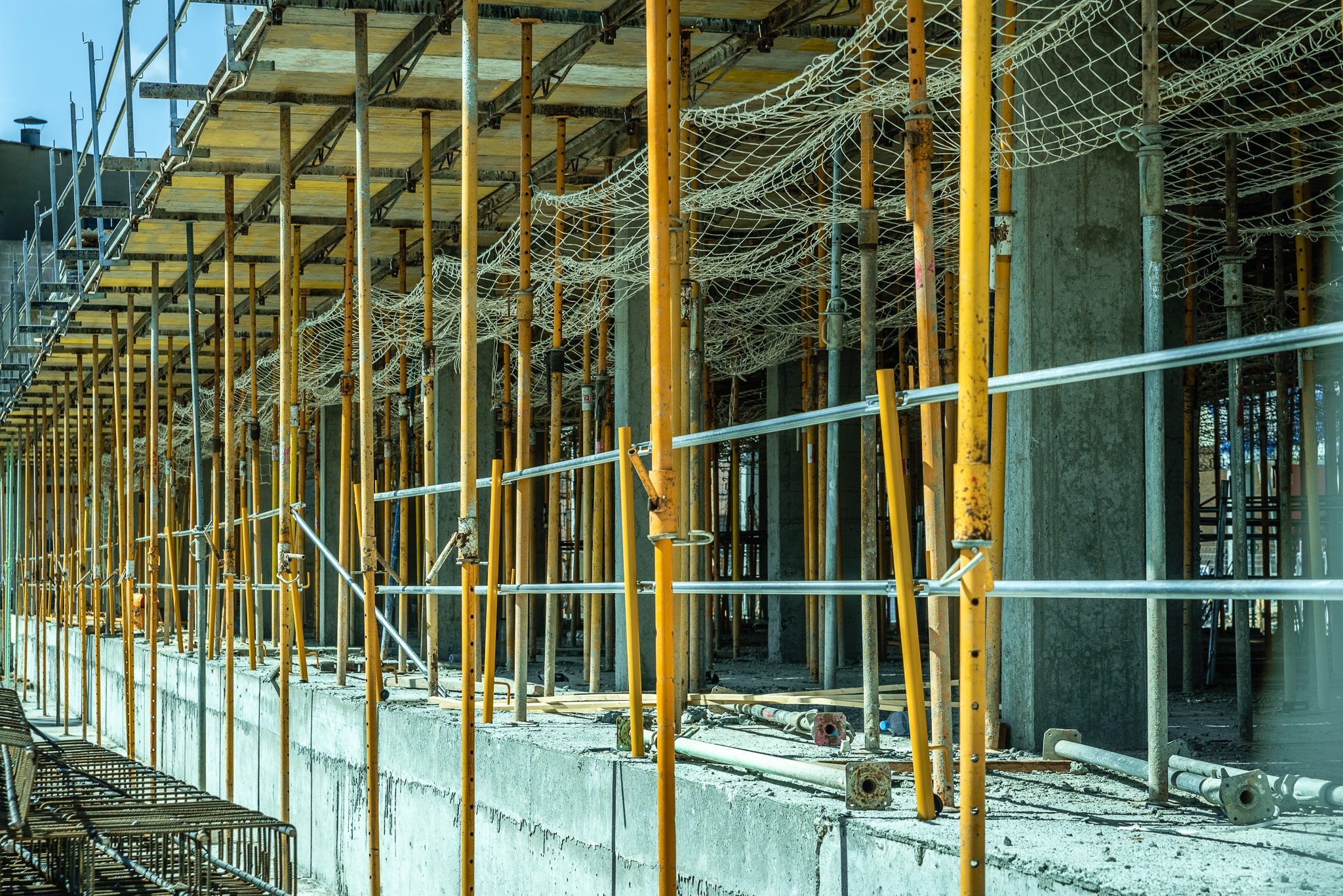 Scaffolding holding the concrete pillars formwork of some buildi